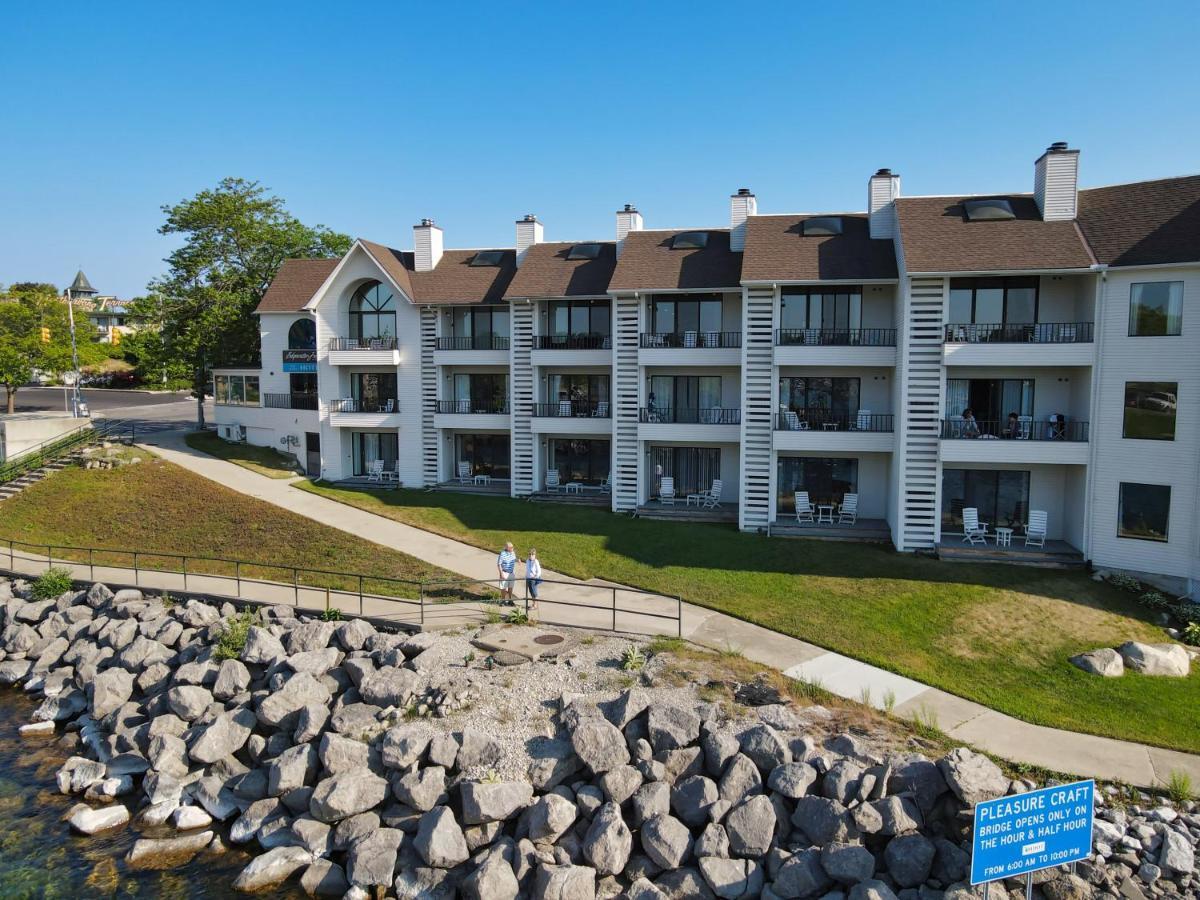 105 Edgewater Inn Charlevoix Exterior photo